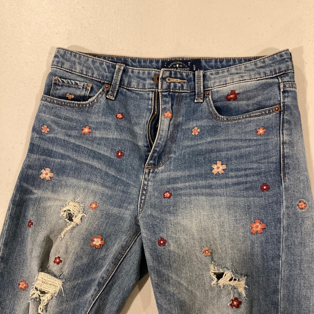 Lucky brand size 4/27 high waisted ripped skinny jeans